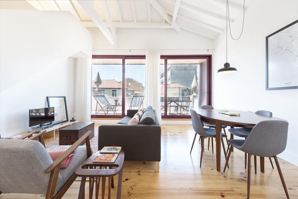 Lovelystay - Top Floor Balcony Apartment Porto Exterior foto
